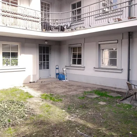 Centrally Located Cute With Garden Apartmán *